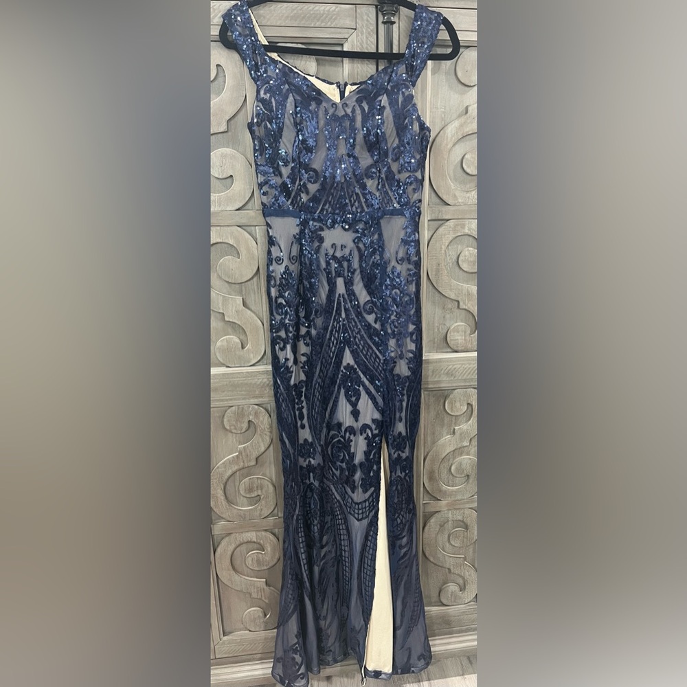Elegant formal dress size M Navy and nude color worn 1X